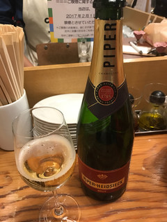 スタンドシャン食 Osaka北新地 Champagne & GYOZA BAR - 