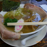 白雪姫 - 白醤油燻製チャーシュー麺700円