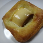 青谷マル井パン - プリンのパン