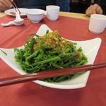 鼎富樓江浙餐廳 - 前菜は数品の中から二品選びました、最初はわらびの炒め物、日本のわらびよりプチプチとした食感のわらびでした。
      