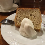 カフェオリーブ - バナナシフォンケーキ