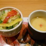 海鮮処 寿し常 - ランチのサービスの茶碗蒸し＆サラダ