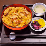 炭火焼き阿波尾鶏親子丼（鶏スープ、漬け物付き）