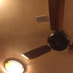 Buca dell'Orafo - 1966年のアルノ川の氾濫で天井まで水が上がったとのクレジットが