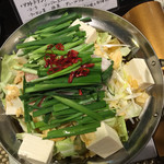 炭火焼鳥あずま - にらとキャベツがたっぷり