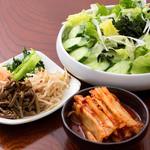 Horumon yakiniku manpuku - 当店でご提供する野菜はどれも新鮮で農薬不使用です。