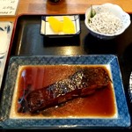 貴船 - カレイの煮付とサバの竜田揚げ定食