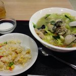 Fukuki Bishoku - 本日のランチ　牡蠣と豚肉ラーメンと小チャーハン