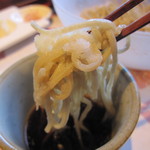 蔵＋蕎麦 な嘉屋 - お次は･･辛味大根を絡めて。