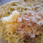 蔵＋蕎麦 な嘉屋 - 終盤には｢おろし&花かつお｣を乗せ･･、