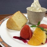 キッチンファーム エフズ ゲート - シフォンケーキと生ソフトクリームのセット