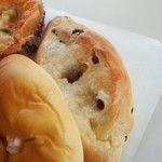 アート ブレッド ファクトリー - レーズンのパン