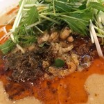 四川担担麺 阿吽 - 担々麺の肉味噌には干しエビも