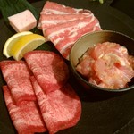 Yakiniku Tsuruhashi - 塩焼き盛り合わせ。タンはもちろん、鶏も豚も最高！