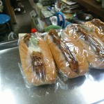 まんぷく処たぬき - 本日のパンたち～、今日は焼そばパンぱっかぁ～ん無かったコロッケパンとメンチカツパンです！