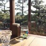 純喫茶リエール - 窓際席