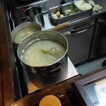 フカクサ製麺食堂 - 火入れ前のスープ（プルプルの固形）
