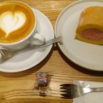 スローハンズ - カフェラテ&ロールケーキベリー