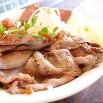 CAFE29 - 2016年12月　ローストビーフ丼ダブル。色がちょっと残念(´Д｀)