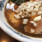 麺屋　史 - クリアなスープに魚粉