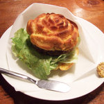 クルミドコーヒー - 秋の実りのてりやきバーグ(470円)