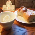 クルミドコーヒー - マッシュポテトとパン(2010年クリスマスメニュー)