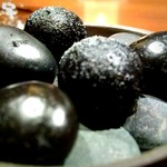 Crony - じゃがいもと豚肉 竹炭衣のコロッケ