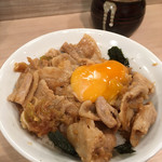 麺屋零式 - スタミナ丼。卵の黄身が崩れているのはご愛嬌('17/02/22)