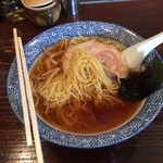 Maruhiro - 中細のやや縮れた麺。