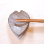 フレンチ サクラ - 店内のテーブル席の風景です