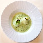 フレンチ サクラ - ランチコース 5832円 の旬野菜のスープ仕立てのラビオリ 焼き春キャベツ添え