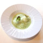 フレンチ サクラ - ランチコース 5832円 の旬野菜のスープ仕立てのラビオリ 焼き春キャベツ添え