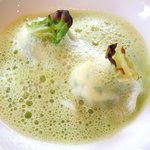 フレンチ サクラ - ランチコース 5832円 の旬野菜のスープ仕立てのラビオリ 焼き春キャベツ添え