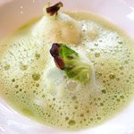 フレンチ サクラ - ランチコース 5832円 の旬野菜のスープ仕立てのラビオリ 焼き春キャベツ添え