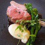 フレンチ サクラ - ランチコース 5832円 の仔羊肉のロースト ジャガイモのピューレとマイクロパセリ添え
