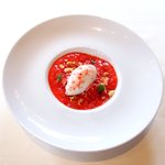 フレンチ サクラ - ランチコース 5832円 の苺のアイスクリーム 炭酸ガスを含ませたソース 苺の飴仕立て バニラアイス添え