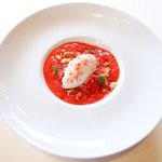 フレンチ サクラ - ランチコース 5832円 の苺のアイスクリーム 炭酸ガスを含ませたソース 苺の飴仕立て バニラアイス添え