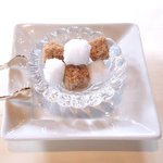 フレンチ サクラ - ランチコース 5832円 の角砂糖