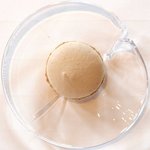 フレンチ サクラ - ランチコース 5832円 のチョコレートのマカロン