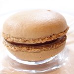フレンチ サクラ - ランチコース 5832円 のチョコレートのマカロン