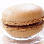 フレンチ サクラ - ランチコース 5832円 のチョコレートのマカロン