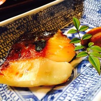 柚子屋旅館・一心居 - 真魚鰹の西京焼き。
                柚子雑炊が届くのを待って食べたいお味でした（笑）