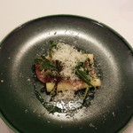 ラ ヴィオレッタ - 佐賀産ホワイトアスパラ、パルマ産生ハム、ルッコラセルパチカ、こだわりの卵の温泉卵添え、パルミジャーノの雪