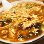 紅い扉の中華や 皆慶 - サンラータン麺