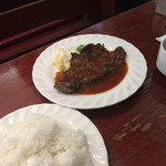 タベルナ・ラ・グロッタ - ライスとシャリアピンステーキ 950円