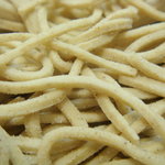 水府そば　大和屋 - 茹でる前のお蕎麦のアップ