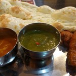 ネパール・インドレストラン ツラシ - マトンカレーとほうれん草カレー