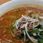 竹爐山房 - 担々麺
                                穴空きのレンゲが嬉しい