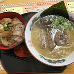 Ramen Sakura - 鹿野豚ラーメン 中、黄身入りミニチャーシュー丼