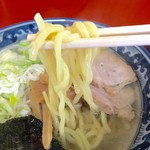 味の三平 - 塩バター　麺アップ